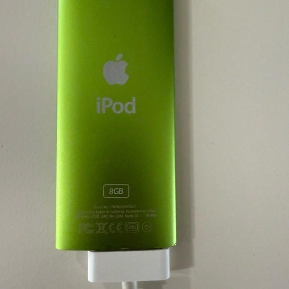 Apple IPod - Picture 2 of 2